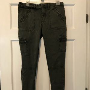 Mossimo mid-rise army green jeggings size 10/30.